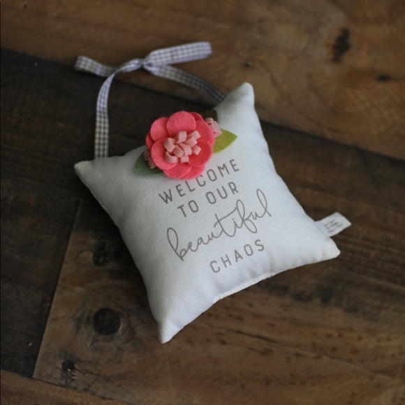 welcome pillow door hanger - Picture 10 of 10